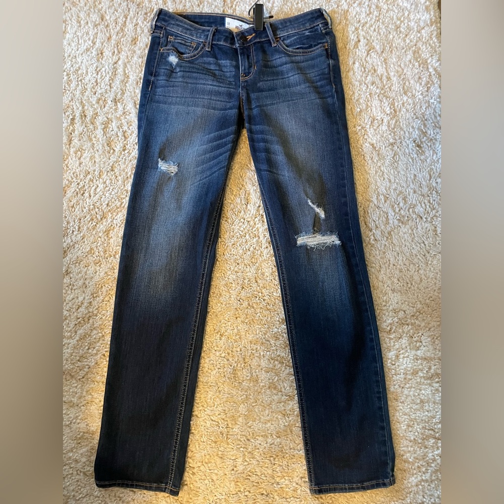 Hollister jeans says size 9R but it’s old sizing so around a 7